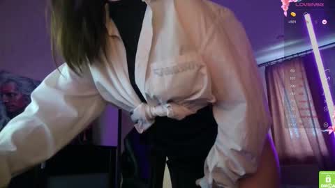 Snapshot of el_sweety chatting on October 13, 8:17 am If you like it when I meow give me a thumbs up online show from October 13, 8:17 am