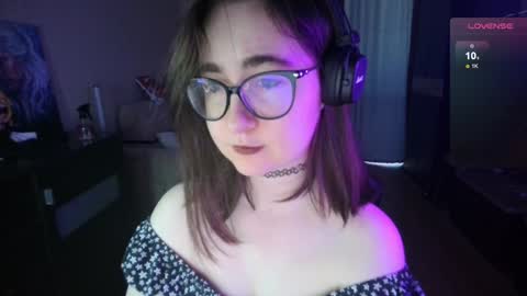 Snapshot of el_sweety chatting on December 13, 9:15 am If you like it when I meow give me a thumbs up online show from December 13, 9:15 am