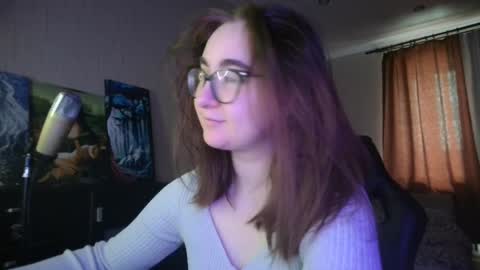 Snapshot of el_sweety chatting on March 11, 9:02 am If you like it when I meow give me a thumbs up online show from March 11, 9:02 am