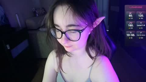 Snapshot of el_sweety chatting on December 6, 10:27 am If you like it when I meow give me a thumbs up online show from December 6, 10:27 am