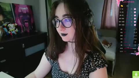 Snapshot of el_sweety chatting on September 18, 8:46 am If you like it when I meow give me a thumbs up online show from September 18, 8:46 am