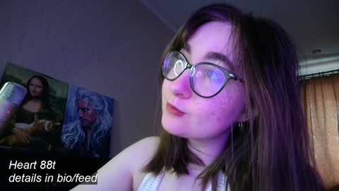 Snapshot of el_sweety chatting on February 4, 10:00 am If you like it when I meow give me a thumbs up online show from February 4, 10:00 am
