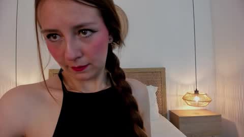 E L A I A online show from March 30, 2:27 pm