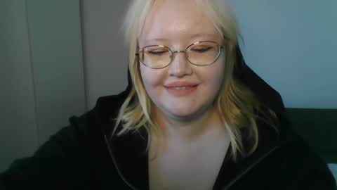 elayne_sweet online show from April 8, 9:33 am