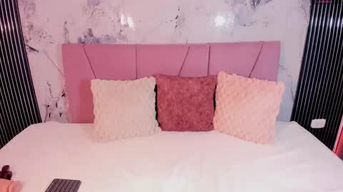 elena_wolff online show from March 21, 12:10 pm