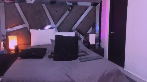 elenacortez online show from December 18, 4:06 am