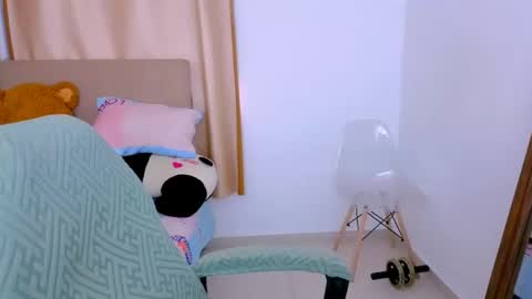 agnes online show from February 4, 9:07 pm