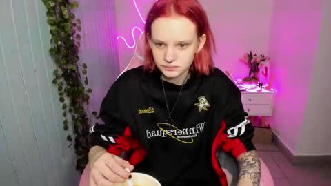 elieiza_xo online show from October 28, 10:21 am