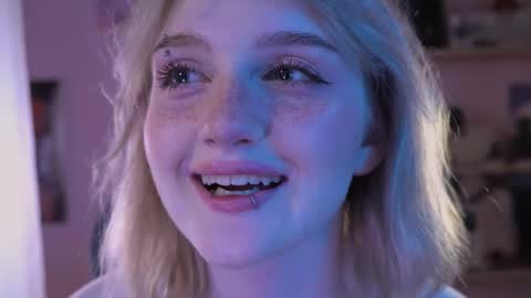 Ellie online show from March 18, 5:12 am