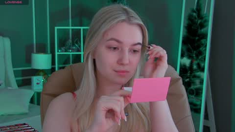 Snapshot of elina_nortas chatting on December 12, 1:10 am Elina online show from December 12, 1:10 am
