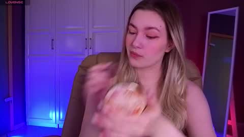 Snapshot of elina_nortas chatting on September 17, 1:14 am Elina online show from September 17, 1:14 am