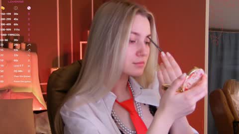 Snapshot of elina_nortas chatting on February 4, 1:12 am Elina online show from February 4, 1:12 am