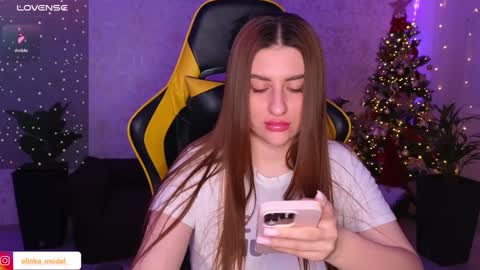 Snapshot of elinkalove chatting on December 22, 7:10 pm Elina online show from December 22, 7:10 pm