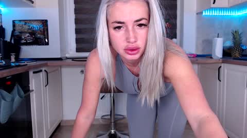 Snapshot of elisabeth_jason chatting on January 28, 5:54 am elisabeth_jason online show from January 28, 5:54 am