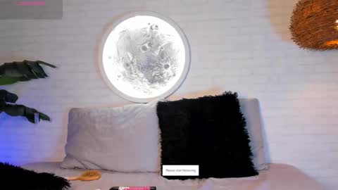 Snapshot of elise_diamond chatting on February 25, 2:25 am Elise diamond online show from February 25, 2:25 am
