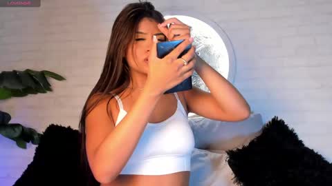 Snapshot of elise_diamond chatting on February 23, 2:39 pm Elise diamond online show from February 23, 2:39 pm