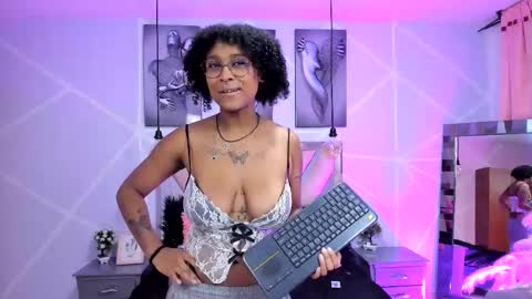 Snapshot of elit_noa chatting on February 12, 8:07 pm elit noa online show from February 12, 8:07 pm