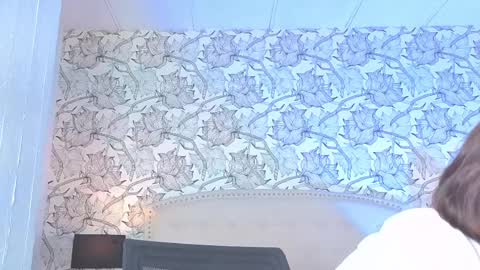 Eliza online show from April 4, 7:34 pm