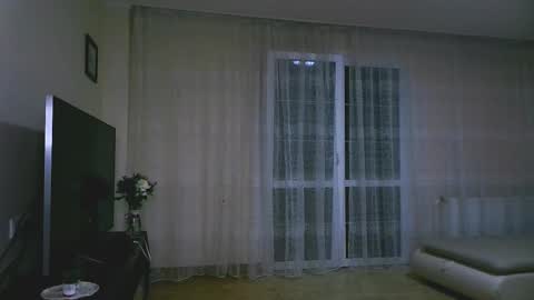 Elizabeth online show from March 14, 9:05 pm