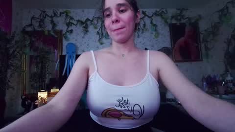 Elizabeth online show from October 14, 9:28 pm