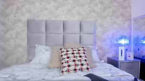 Elizabeth online show from September 19, 9:58 pm