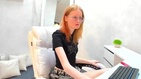 Snapshot of elizabeth_harpper chatting on March 5, 8:54 am Elizabeth online show from March 5, 8:54 am