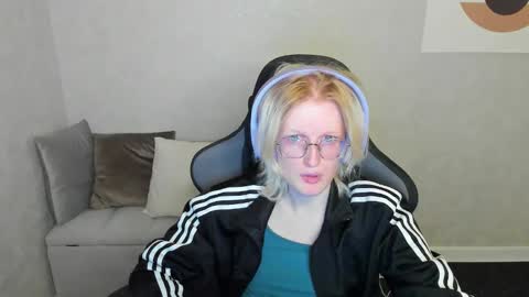 Snapshot of elizabeth_harpper chatting on September 21, 1:37 am Elizabeth online show from September 21, 1:37 am