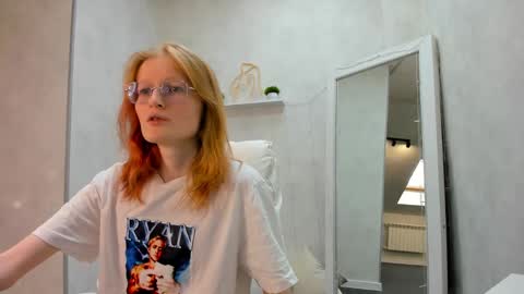 Snapshot of elizabeth_harpper chatting on February 2, 8:02 am Elizabeth online show from February 2, 8:02 am