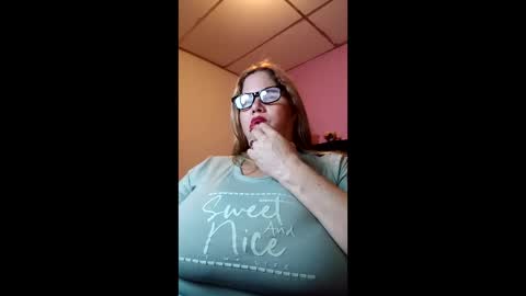 Elizabeth online show from April 26, 2:04 pm