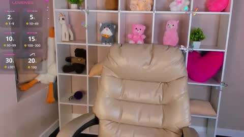 Ella online show from December 15, 9:36 am