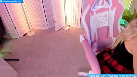 ella_foxx online show from June 3, 4:02 am