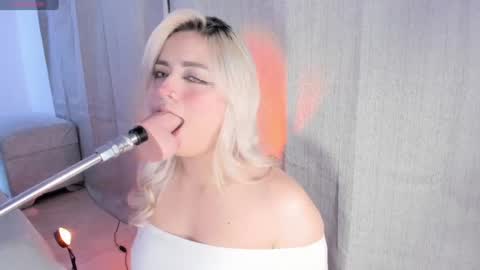 ella_lenox online show from July 18, 1:31 am