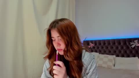 Snapshot of ella_mayers chatting on February 25, 9:26 pm Ella Mayers online show from February 25, 9:26 pm