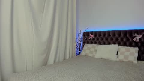 Snapshot of ella_mayers chatting on February 1, 8:16 pm Ella Mayers online show from February 1, 8:16 pm