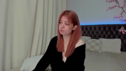 Snapshot of ella_mayers chatting on September 13, 2:36 pm Ella Mayers online show from September 13, 2:36 pm