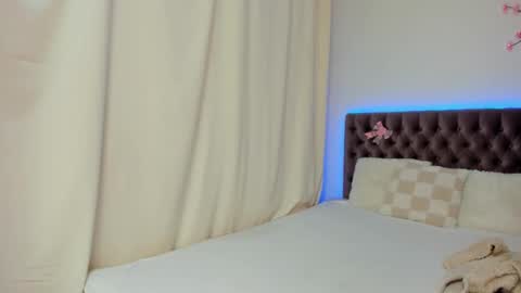 Snapshot of ella_mayers chatting on October 16, 12:30 pm Ella Mayers online show from October 16, 12:30 pm