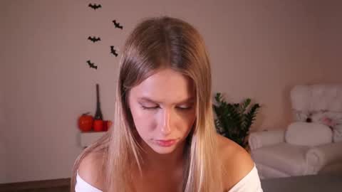 Ella online show from November 2, 7:17 pm