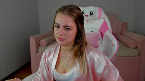 EllaBells online show from April 28, 5:11 am