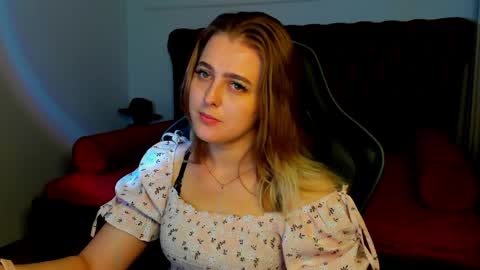 EllaBells online show from April 30, 5:12 am