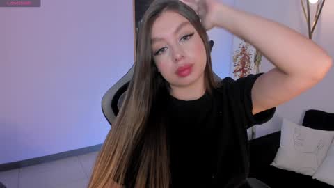 Snapshot of ellaclark chatting on December 9, 6:57 pm EllaClark online show from December 9, 6:57 pm