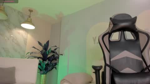 Snapshot of ellaclark chatting on March 8, 6:35 pm EllaClark online show from March 8, 6:35 pm