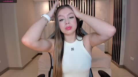 Snapshot of ellaclark chatting on January 6, 6:20 pm EllaClark online show from January 6, 6:20 pm