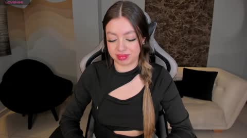Snapshot of ellaclark chatting on December 30, 6:27 pm EllaClark online show from December 30, 6:27 pm
