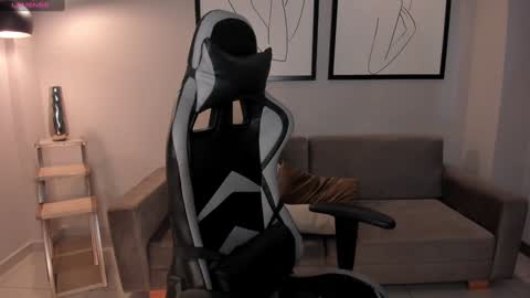 Snapshot of ellaclark chatting on January 17, 6:54 pm EllaClark online show from January 17, 6:54 pm