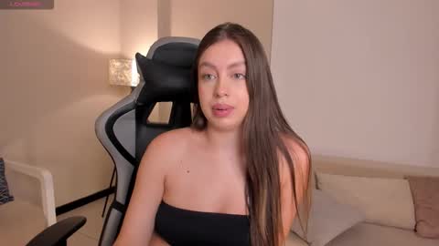 Snapshot of ellaclark chatting on September 22, 8:51 pm EllaClark online show from September 22, 8:51 pm