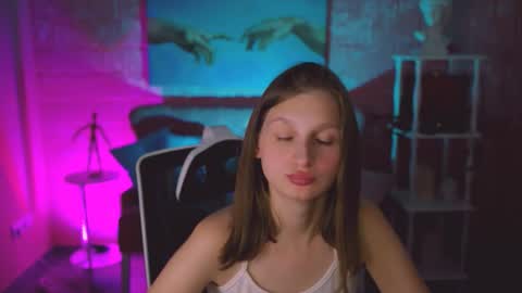 Ella online show from November 19, 9:48 pm