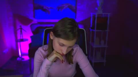 Ella online show from November 10, 10:32 am