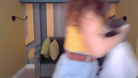 EllaLongs online show from April 5, 11:31 am