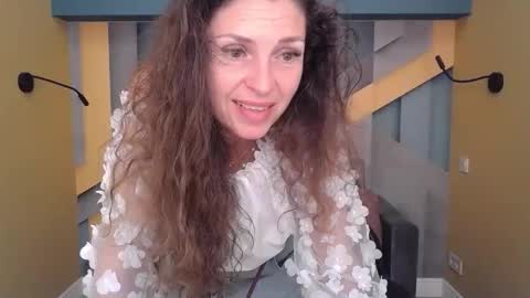 EllaLongs online show from September 17, 11:41 am