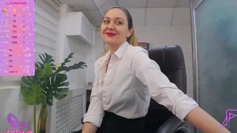 Snapshot of ellamilf chatting on February 10, 12:18 pm online show from February 10, 12:18 pm
